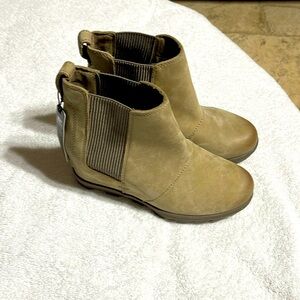 Sorel Joan of Arctic Wedge II Chelsea Size 7 New